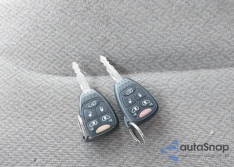 2006 Chrysler Town & Country Touring из США, поврежденный, VIN 2A4GP54L36R818696